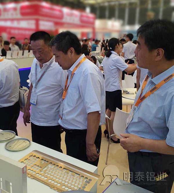 榴莲APP下载进入官网网址铝业展会现场